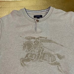 Burberry sweater 2000’s